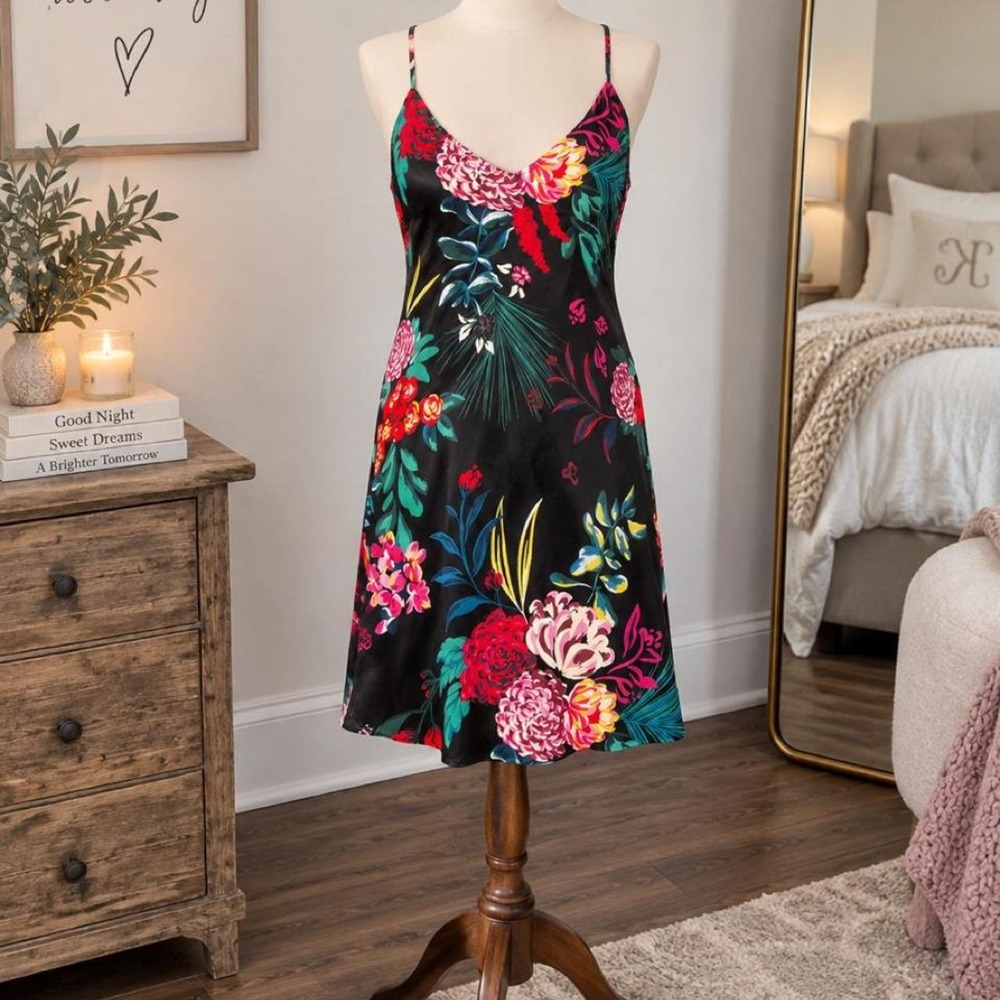 Stars Above Black Floral Nightgown Size Small